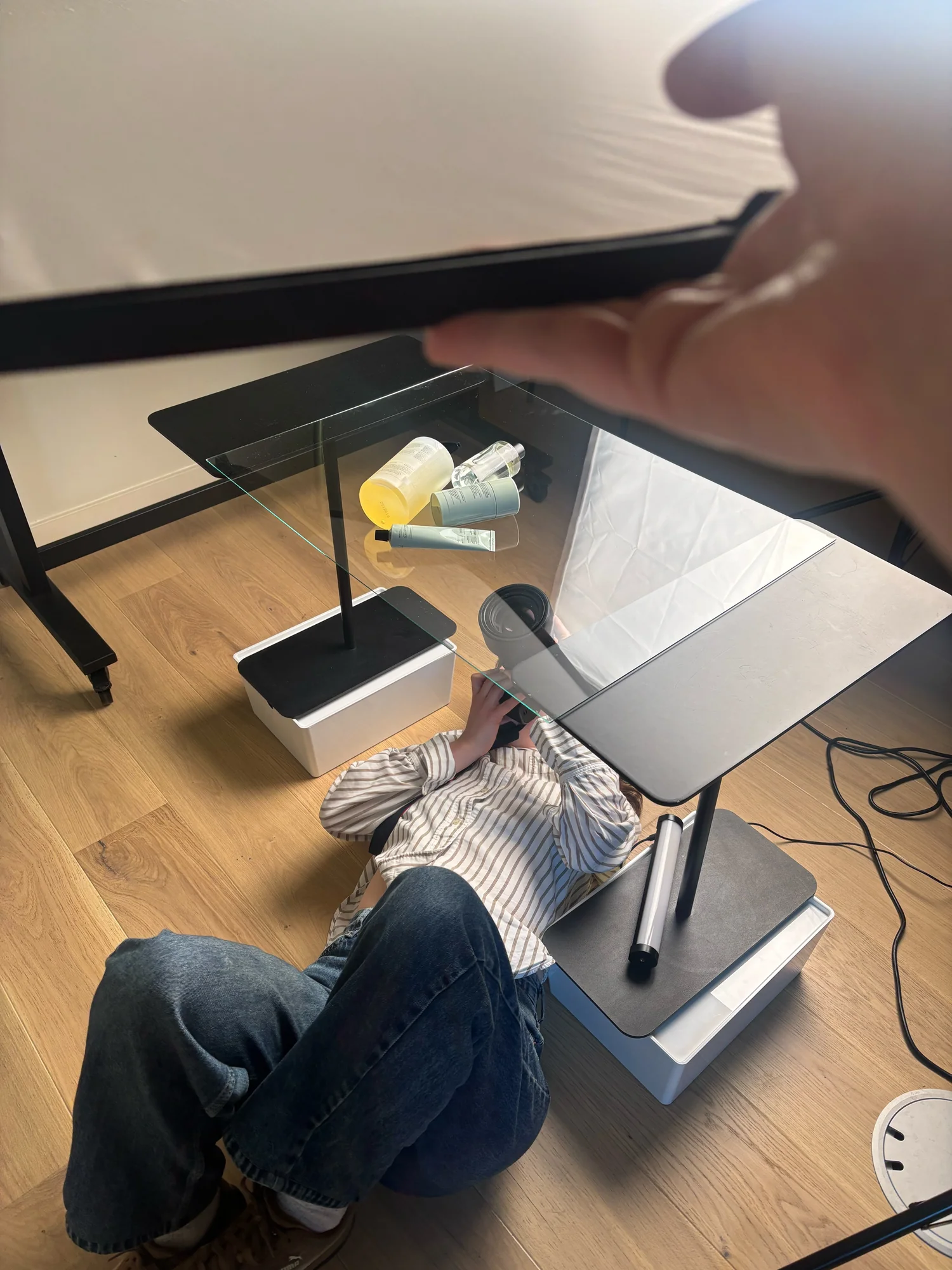 Bak kulissene på produktfotografering i Simpleness-studio